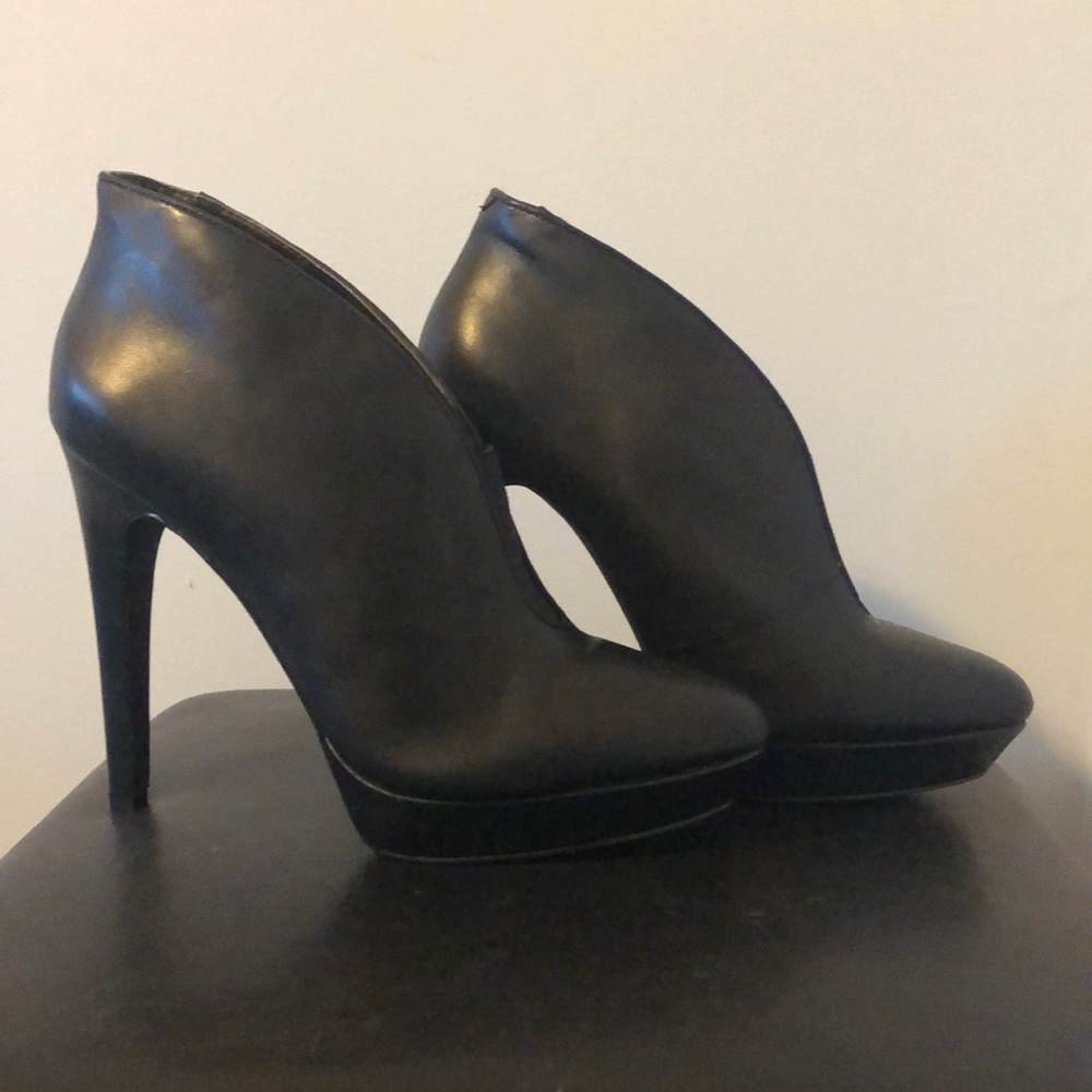 Jessica Simpson Deep V Heels